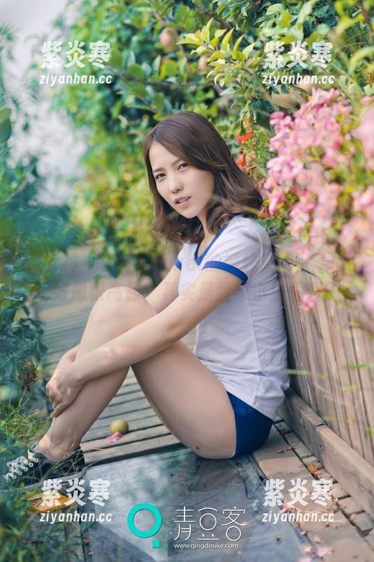 推女神 - 沛沛Eankei的婚纱套图：看着好像很高雅，其实是我家小猫最爱