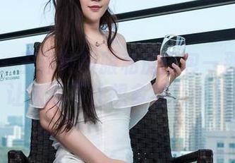 推女神 – 王语纯校服私房图包—那种清纯让人忍不住想多看几眼！