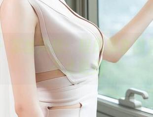 推女神 – 黑丝风情：程彤颜套图里藏着的不止是美