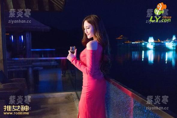 推女神 - 莫雅淇婚纱大作战：免费图包来袭，爱心满满！