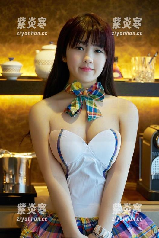 推女郎 - “无圣光的田芯娜，眼镜里的那个我”，太好奇这个镜头下，究竟是什么样的故事在流转啊。