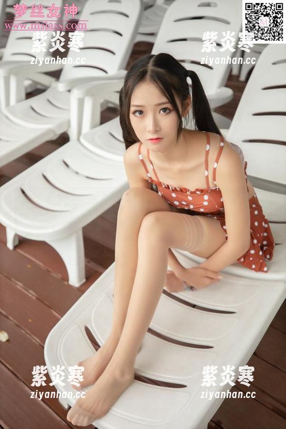 梦丝女神 - 与刘诺定制的JK作品一起领略不一样的美，真是赏心悦目啊！