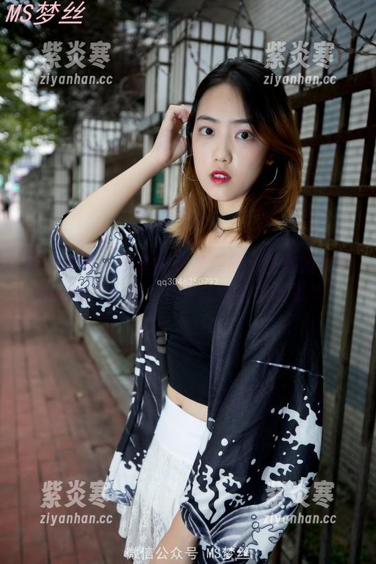 梦丝女神 - 晓晓的天使合集：当你发现你身边的‘天使’其实在悄悄偷吃薯片！