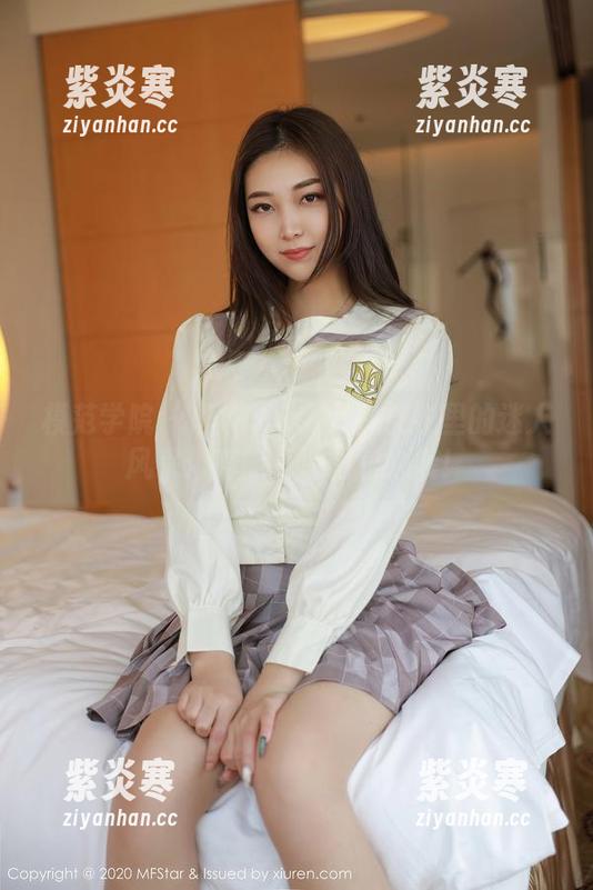 模范学院 - 思淇Sukiiii在皮衣里的迷人风采：高能高清图包来袭！