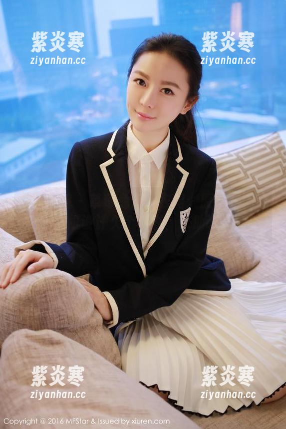 模范学院 - 草莓兔兔连衣裙：原图充满惊喜，壁纸设计欠个情书，求助设计师！