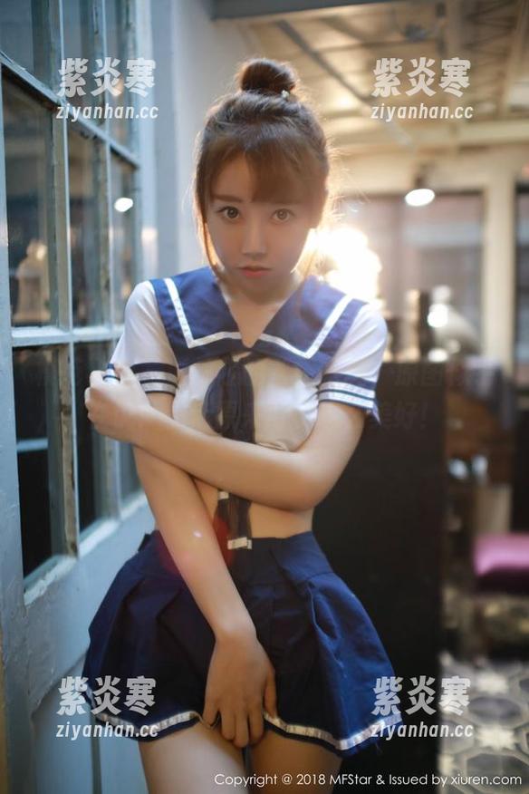 模范学院 - 董林越的丝袜写真，原图似乎在说：生活原来可以这么美好！