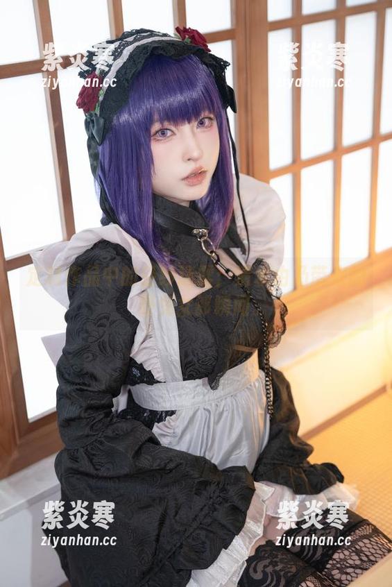 定制作品中的轻纱迷雾：清水由乃带来的㭴野兔女郎瞬间。