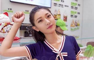 爱丝 – 我不是在看佳慧的豹纹原图，我是在看一场时尚疯狂的派对！