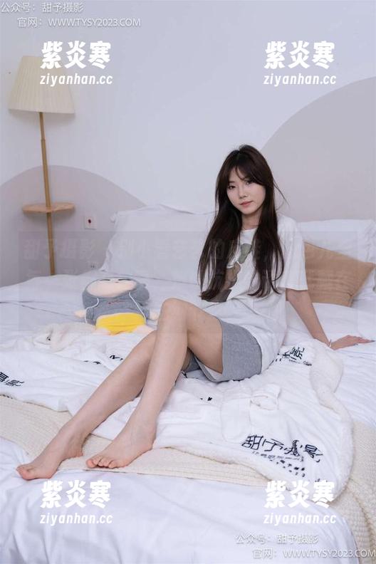 甜予摄影 - 别小看艺艺的皮鞋，图包儿里每一张都有故事，难以抗拒的诱惑就藏在这些细节里。