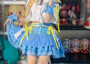 鸣潮弗洛洛：白栎Shirly的写真精选，让你捧心不已的尴尬！