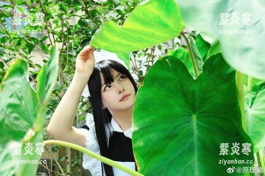 超高清白莉爱吃巧克力长腿分享，真的是让眼睛怀孕啊！