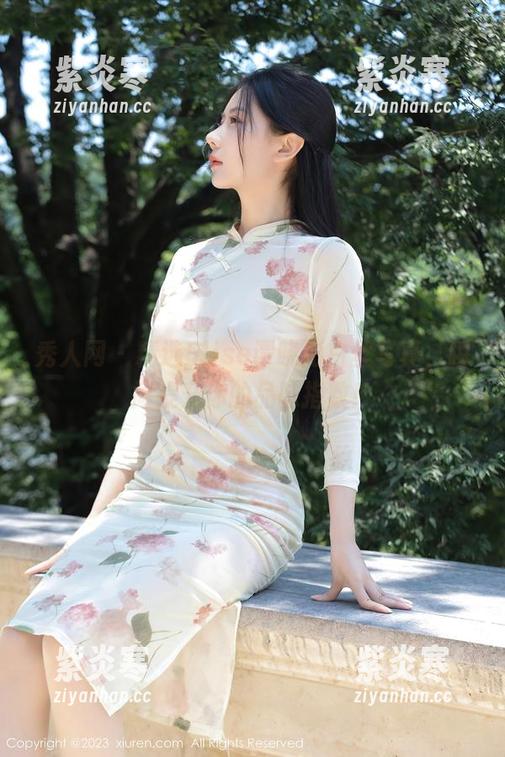 秀人网 - 精选Elise谭晓彤白丝写真，瞬间提升你的品味指数！