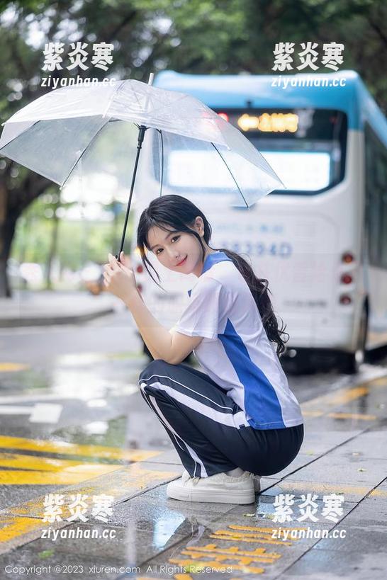 秀人网 - 当OL遇上高清，仓井优香给你不一样的职场眼镜风情