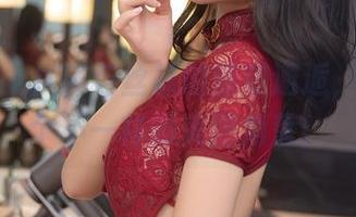 秀人网 – 优酱与丝袜的甜蜜邂逅，发现一个不一样的美图角落！