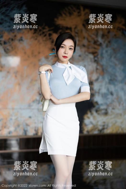 秀人网 - 这套卓君Jeanes吊带照，下载后能不能不让我心情飞扬？