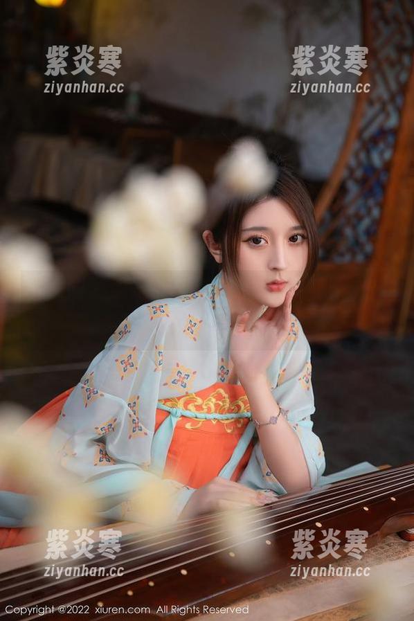 秀人网 - 娜娜子呀的最新写真，那个套装得让人心痒痒的！