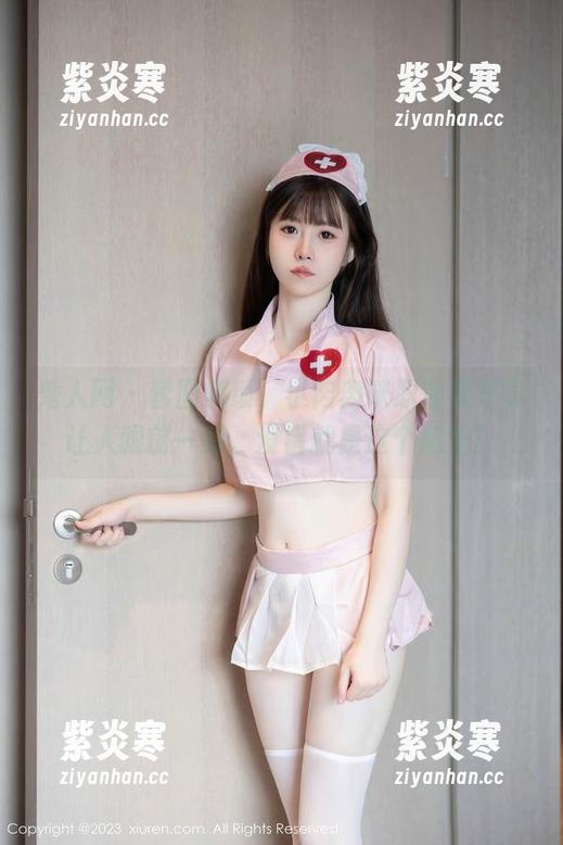 秀人网 - 套图解锁，小肉肉咪职业装写真让人眼前一亮，没错就是这个感觉！