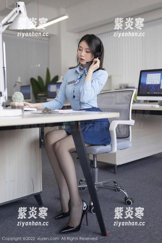 秀人网 - 智恩baby的职业装：看原图享受职场风范，套图却透着不羁的诱惑！