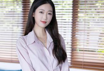 秀人网 – 李夫人连衣裙：私拍原图展示！裙子会不会自己跑掉？