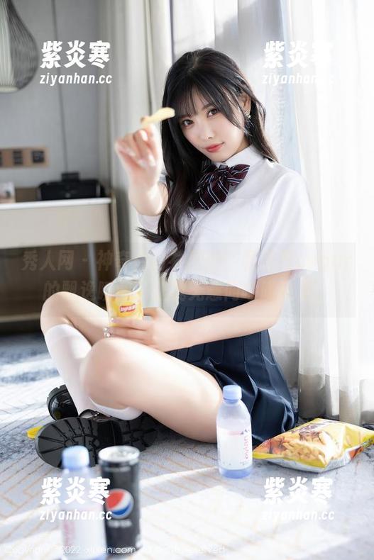 秀人网 - 神奇白衬衫图册：杨晨晨sugar的飘逸瞬间，让我无意间呼吸急促。