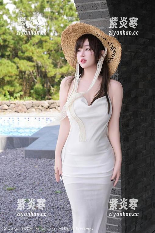 秀人网 - 梦娜Vanessa和服的神奇法力：看完后只想下载，不想再穿衣服！