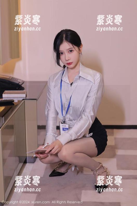 秀人网 - 圣诞节的玛鲁娜Manuela全集：一言不合就下载，热情洋溢的假日感受！