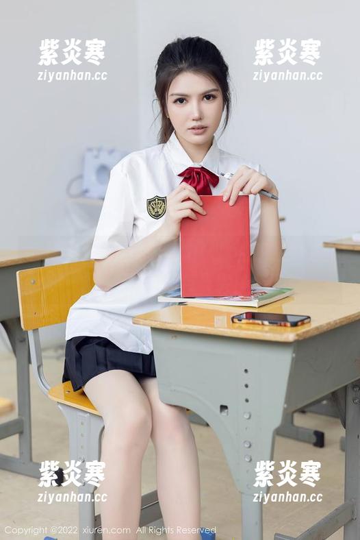 秀人网 - 说走就走的白沫，礼服私拍资源里的幻想与真实！