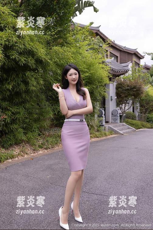 秀人网 - 艾小青的镂空世界：写真图包，心动倒数ing！