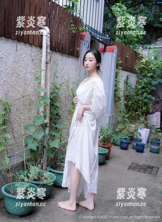 秀人网 - 下载鱼尾fish高跟鞋写真，这位博主教你如何优雅地摔一跤。