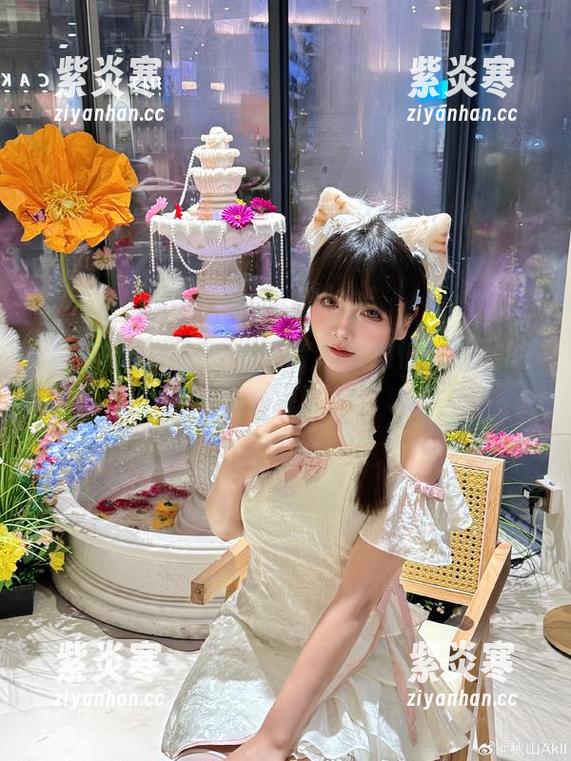 秋山AkI的圣诞写真合集：别怕，心动的都是惊喜！