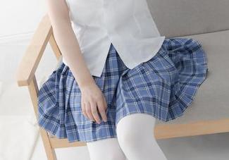 紧急企划 – 黑丝JK与小恩的私房瞬间：这简直是视觉的放纵