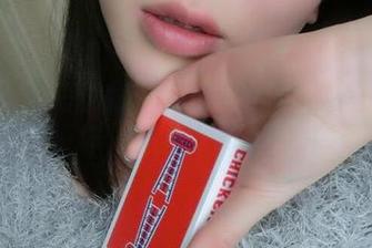 微密圈 – 啥？紫色哒豚豚的丝袜私拍真的有点不一样，想看看这梦幻霓裳吗？