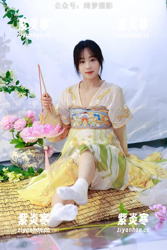 绮梦摄影 - 婷婷的秘密：又一组迷人作品更新，快来围观！