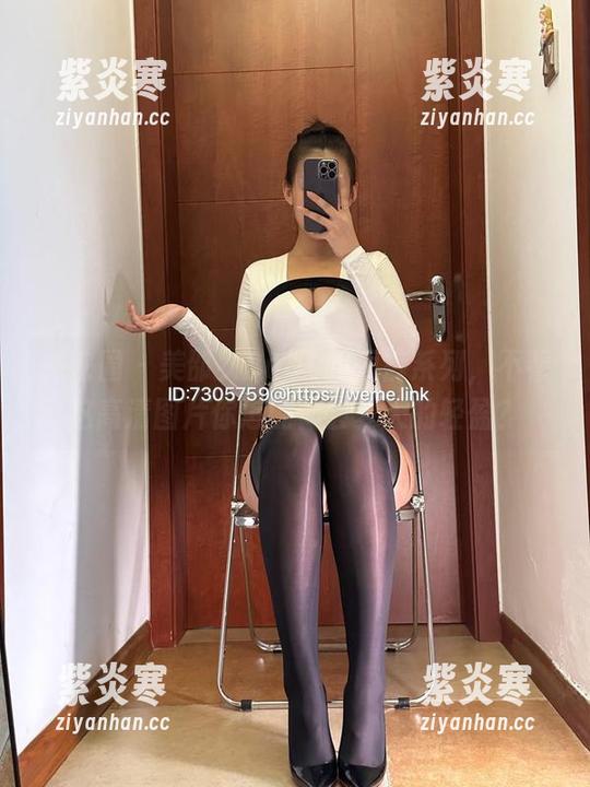 微密圈 - 美邵女Baby的短裤系列，不看这高清图片你怎能体会夏天的轻盈？