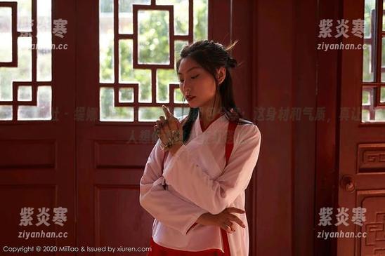 蜜桃社 - 缇娜美Tinami的婚纱图包分享：这身材和气质，真让人想低调散步在红毯上。