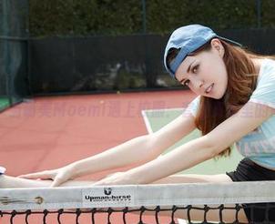 蜜桃社 – 当萌美Moemi遇上校服：套图资源里的青春气息