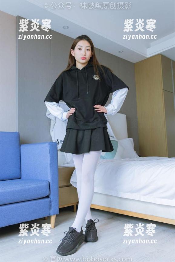 袜啵啵 - 奶油之旅：黑棉袜写真资源的奇妙冒险