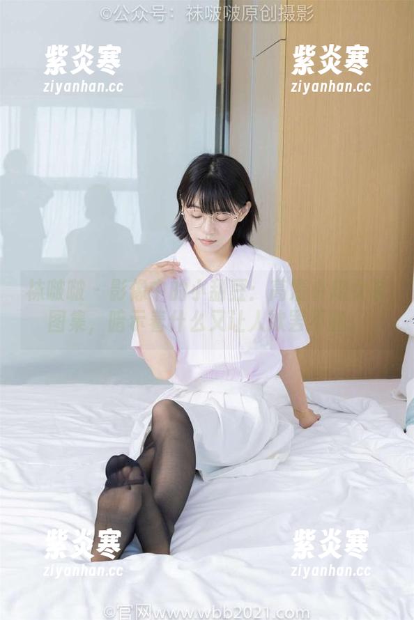 袜啵啵-小甜豆 袜啵啵 - 影像中的小甜豆:高清小魔女装图集,暗示着什么又让人欲罢不能。