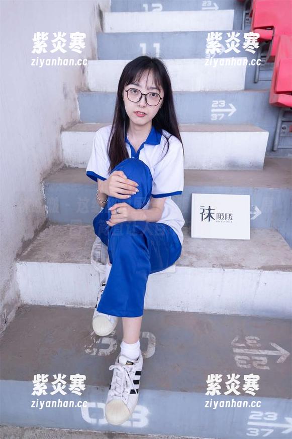 袜啵啵 - 这组甜甜圈ol制服（花絮版）原图，简直让人目不转睛！