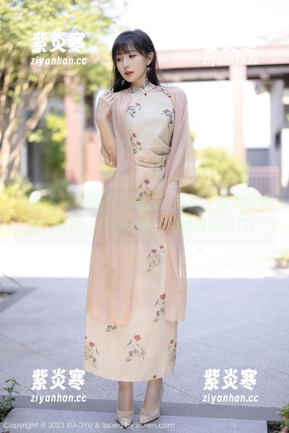 语画界 - 程程程的第二套写真，高清细节令人震撼，感觉能听见她的内心独白！