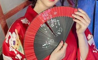 微密圈 – 兔兔来了，快来下载轩子巨二兔的新年快乐图库！