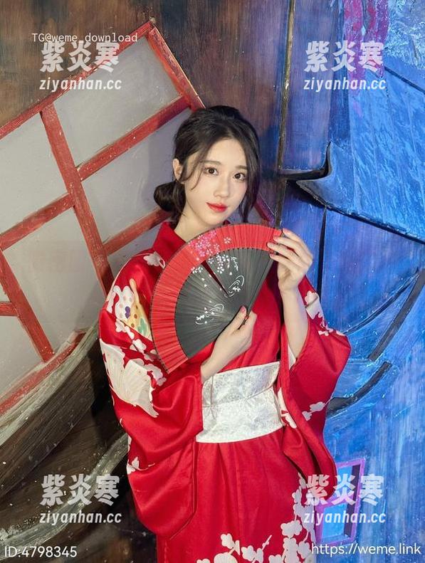 微密圈 - 兔兔来了，快来下载轩子巨二兔的新年快乐图库！