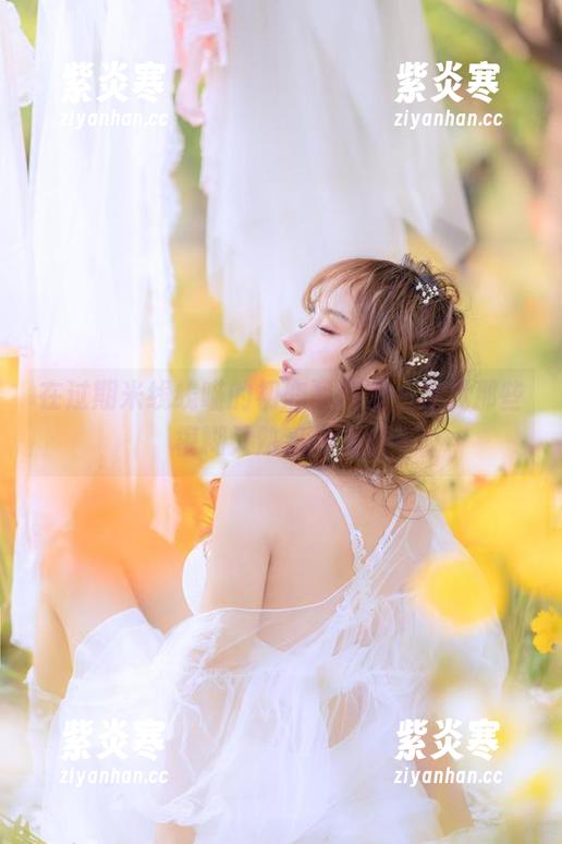 在过期米线线喵的初恋写真里，寻找那些模糊又熟悉的感觉
