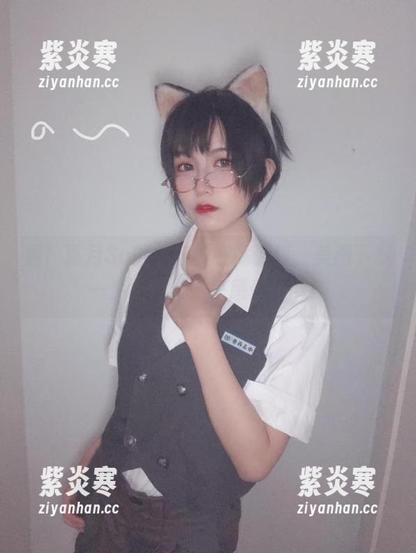 看！逐月Su的小红帽在童话镇，美图下载一步到位，快来感受一下！