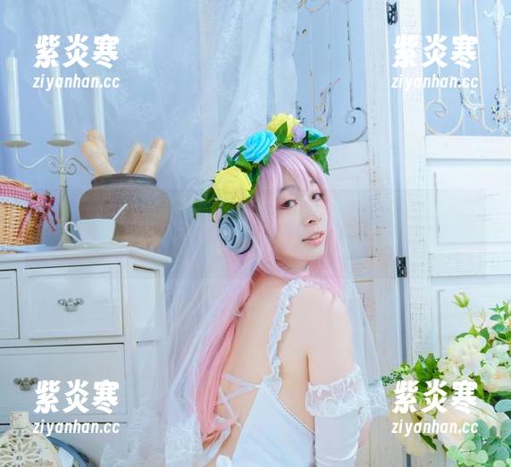 翻阅网盘：陌陌咕咕咕的连体衣写真，是否有惊喜？