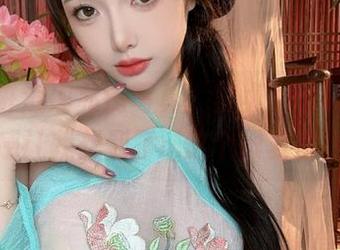 雯妹不讲道理私房写真，黑贞德穹妹的画面感让我想到了…这个很复杂。
