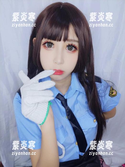 私拍作品还是猫咪现场？雯粥粥的幽默瞬间让人忍俊不禁！