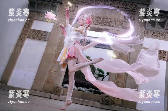 露儿大魔王御姐私拍新作：这组套图，分分钟让你觉得生活真美！