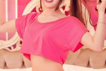 青豆客 – 美图来袭：苏糯米的吊带，哎呀，这个角度是不是很诱人？