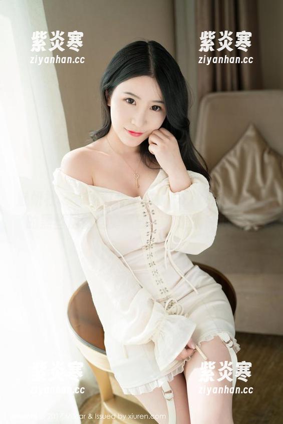 魅妍社 - 你绝对想不到，FoxYini孟狐狸的黑丝居然是免费的！真是太良心了！